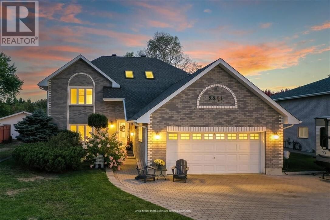 Property Photo:  2281 Fleming Street  ON P3N 1L7 