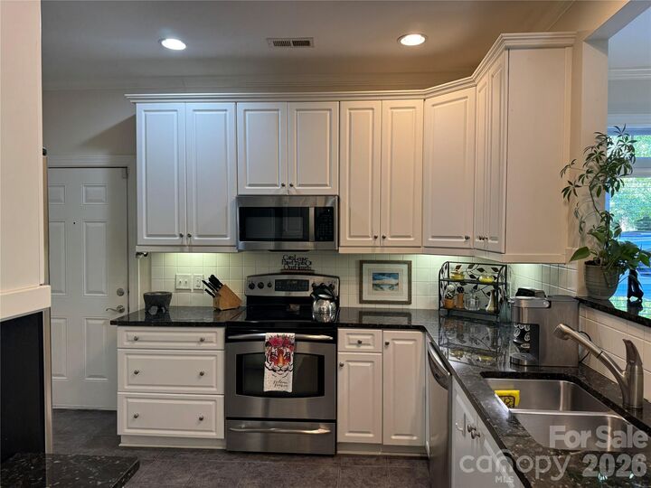 Property Photo:  2615 Circa Drive  NC 28105 
