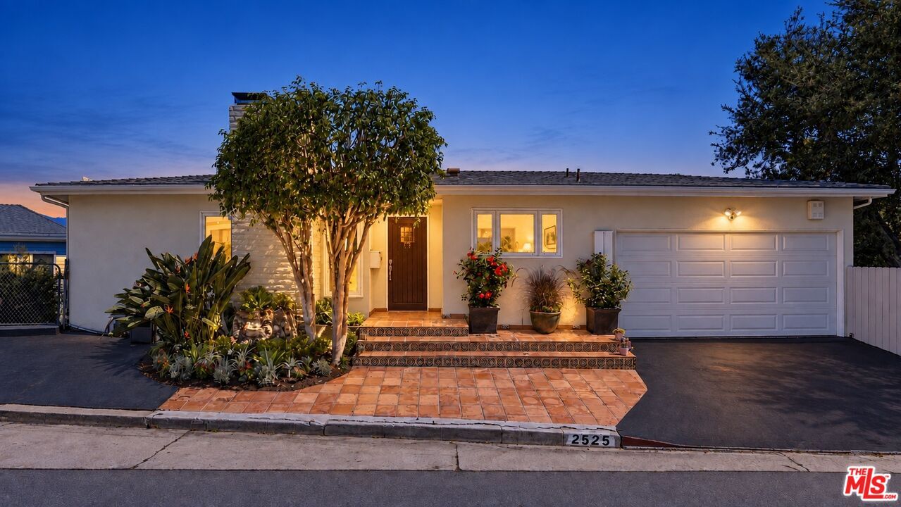 Property Photo: 2525 Ivanhoe Dr CA 90039