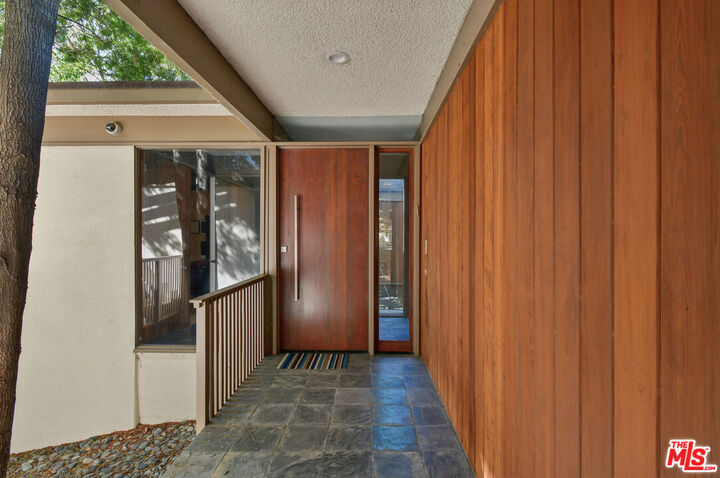 Property Photo: 17269 Oak View Dr CA 91316