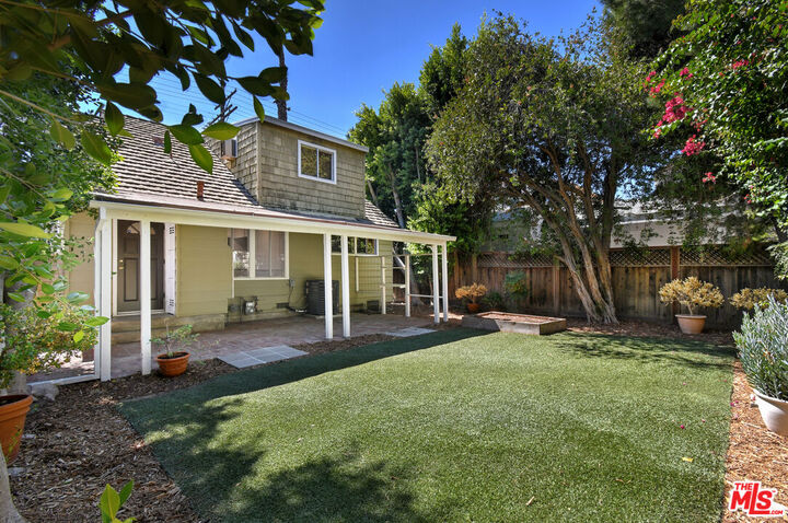 Property Photo: 14335 Magnolia Blvd CA 91423
