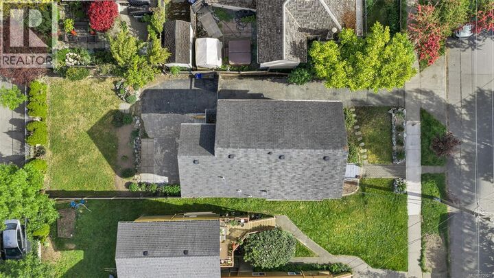 Property Photo:  1622 Camosun Street  BC V8T 3E6 