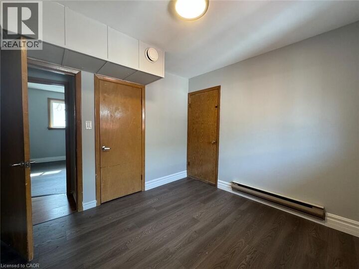 Property Photo:  192 Allen Street East 3  ON N2J 1K1 