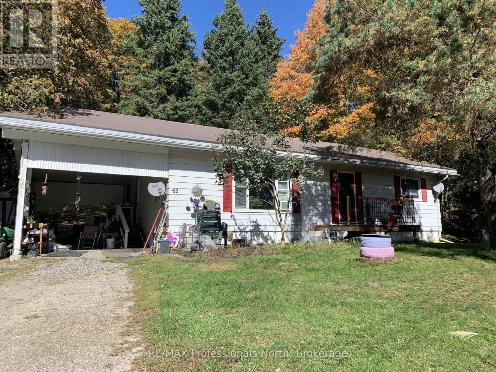 Property Photo: 63 Sunnyside Street ON K0M 1S0