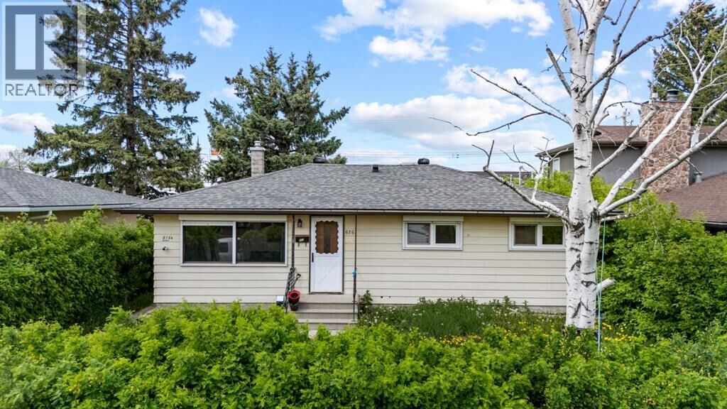 Property Photo: 616 34 Avenue Northeast AB T2E 2K2