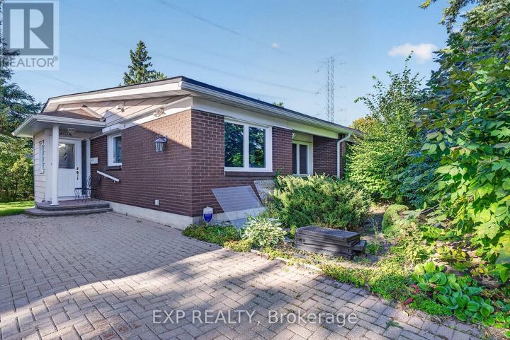 Property Photo:  109 Woodfield Drive North  ON K2G 0A1 