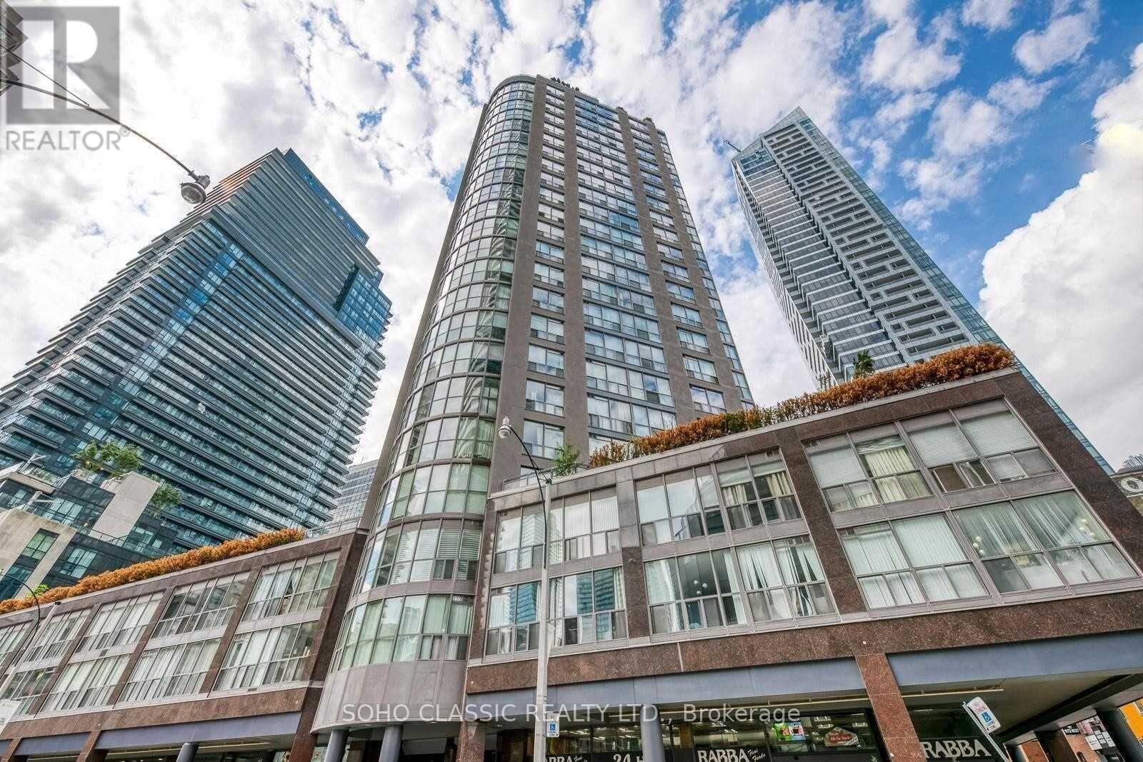 Property Photo: 24 Wellesley Street West 1811 ON M4Y 2X6