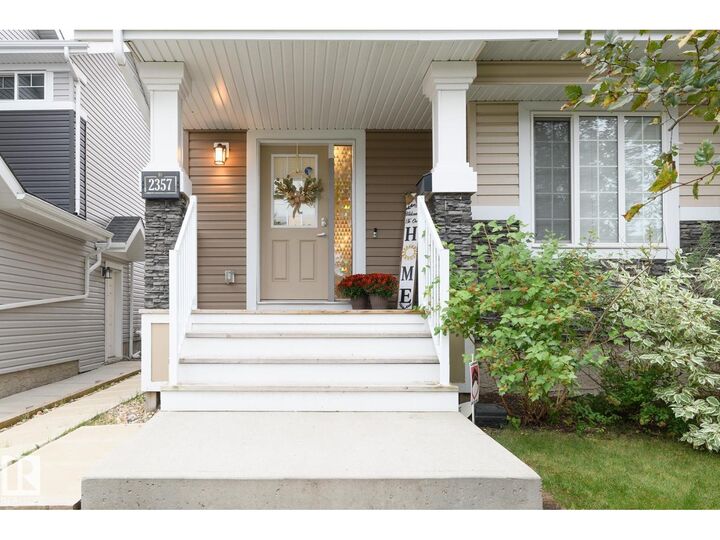 Property Photo:  2357 Glenridding Bv SW  AB T6W 2T2 