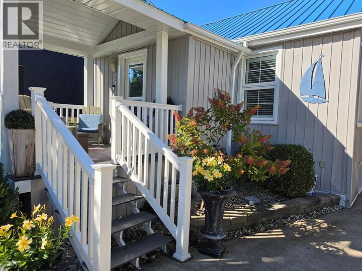 Property Photo:  16 Fort Street  ON N7V 1M2 