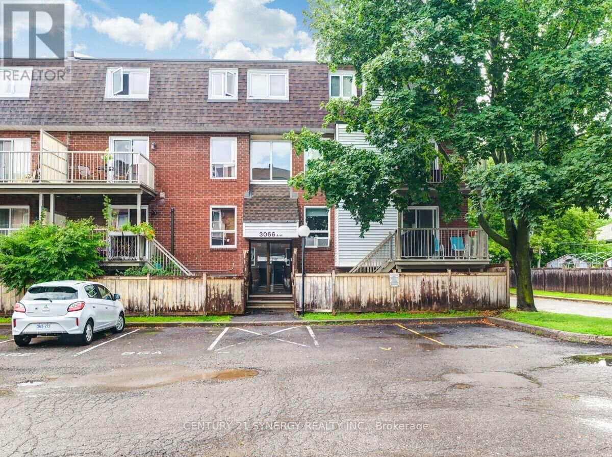 Property Photo:  3066 Councillor's Way H  ON K1T 2S7 