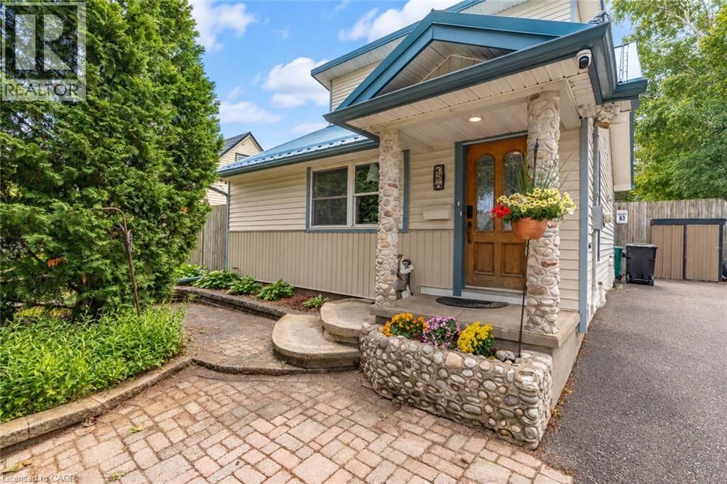 Property Photo:  35 Perth Road  ON N2M 3G6 