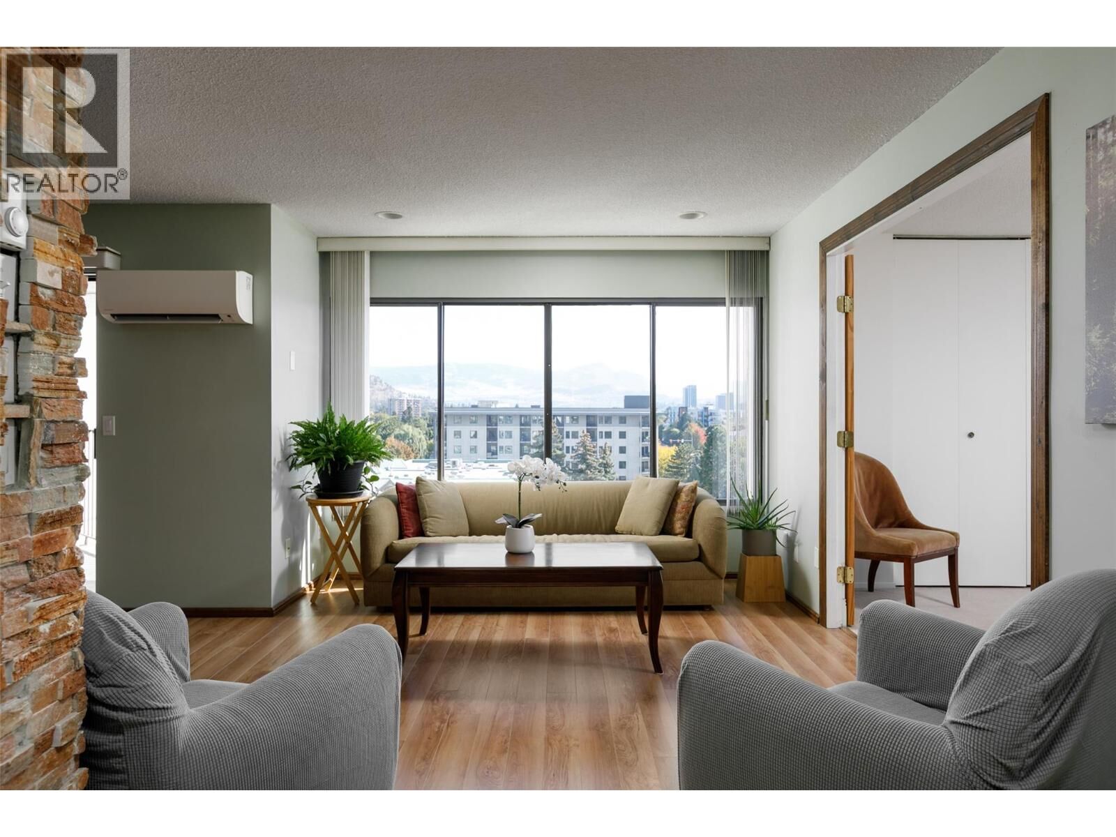 Property Photo:  737 Leon Avenue 807  BC V1Y 8L6 