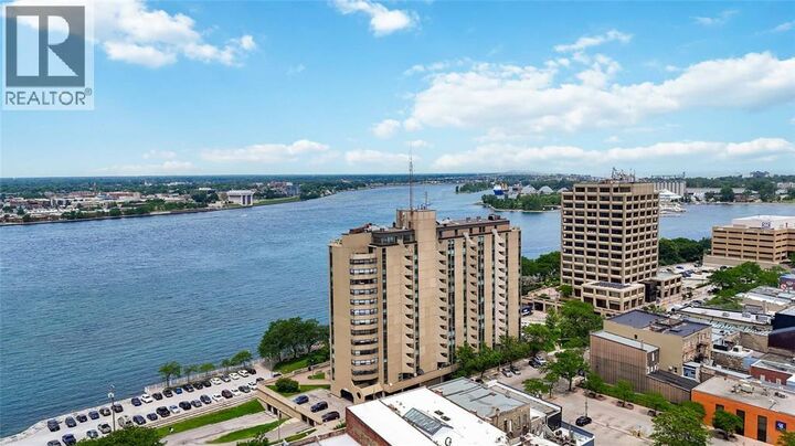 Photo de la propriété: 155 Front Street North 1504 ON N7T 7V5