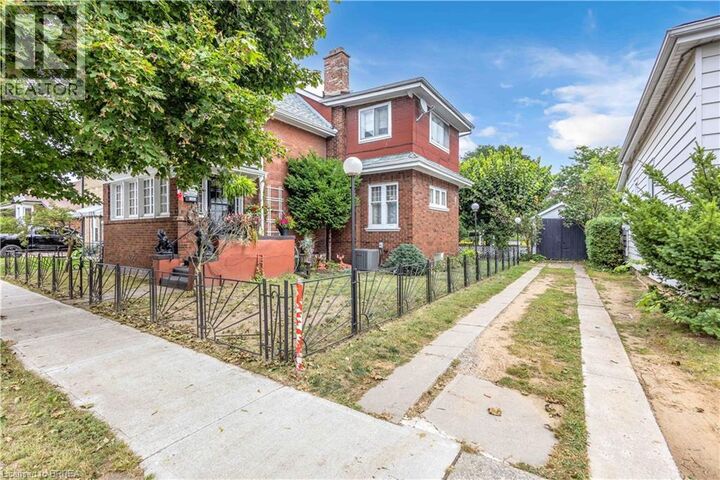 Property Photo:  113 Sydenham Street  ON N3R 3Y7 