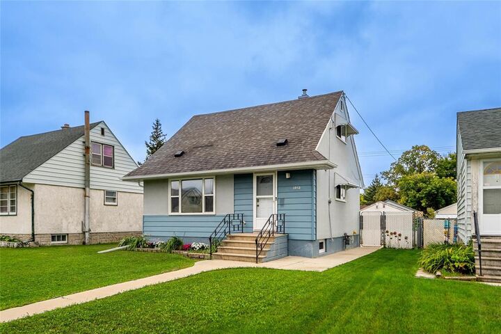 Property Photo: 1062 Mountain Avenue MB R2X 1C7
