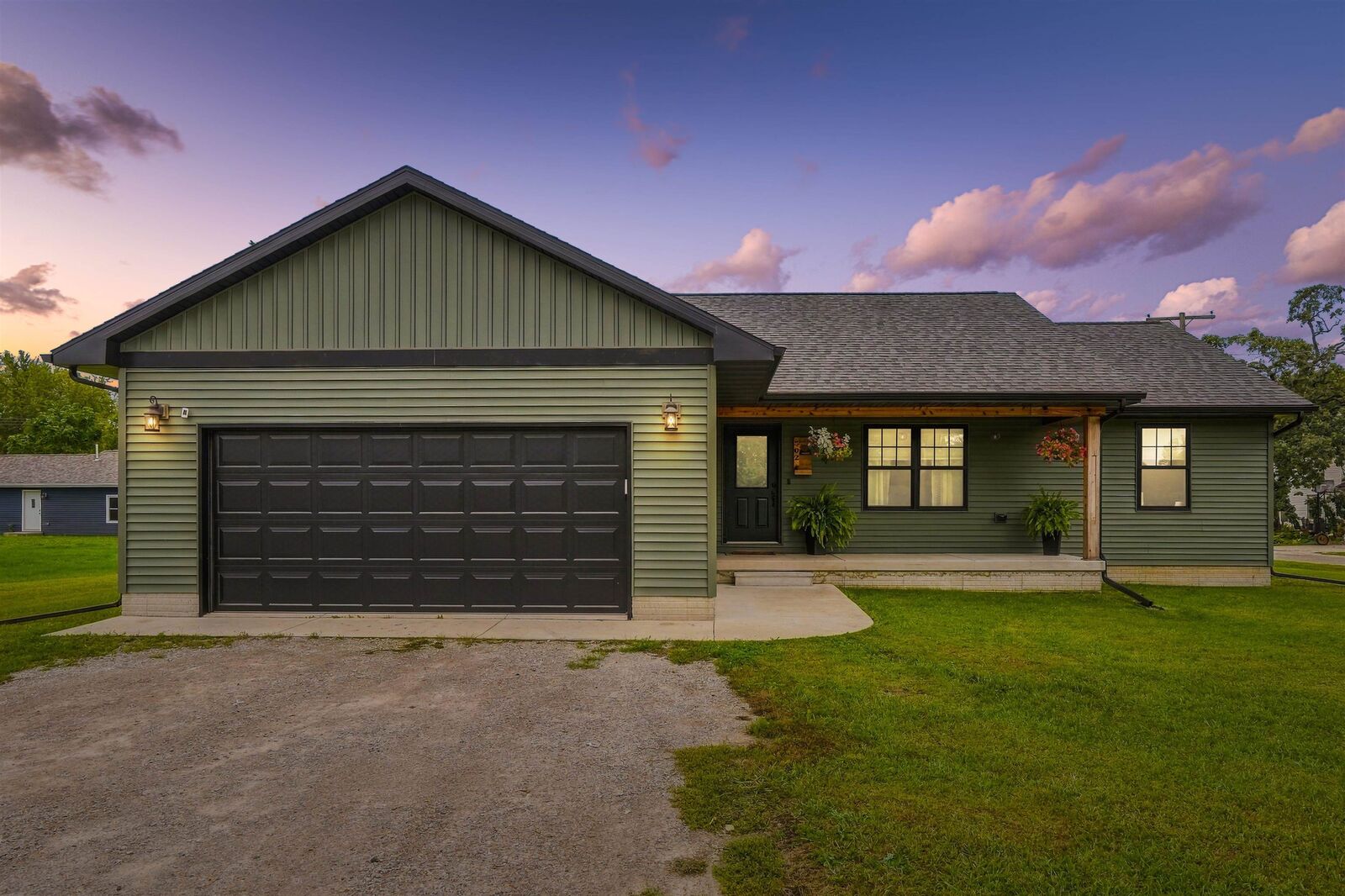 Property Photo: 502 E Walnut Street IA 52326