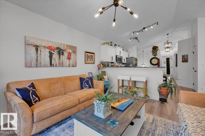 Property Photo:  7608 15 Avenue SW  AB T6X 1M1 
