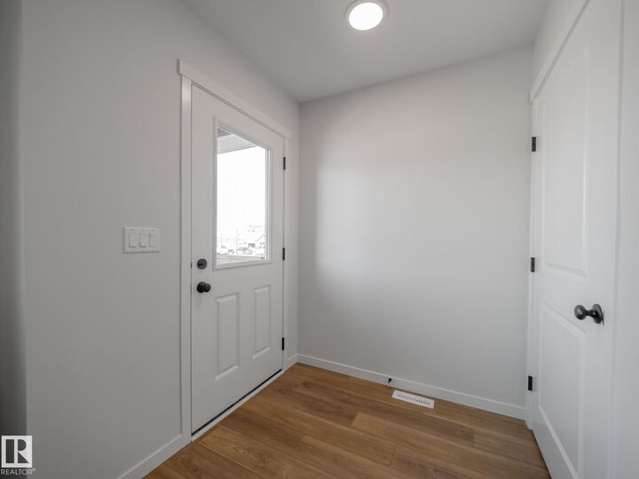 Property Photo:  5224 Schonsee Drive NW  AB T5Z 0M5 