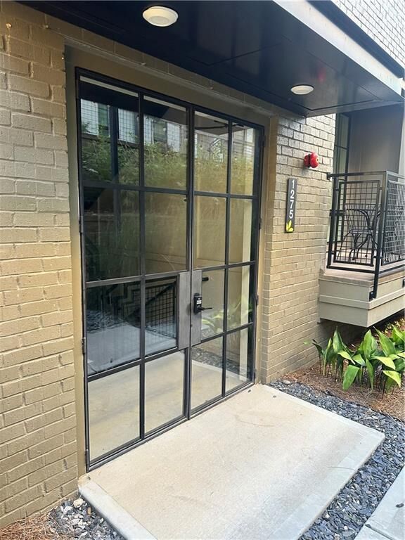 Property Photo: 1275 Viney Place NW 12 GA 30318