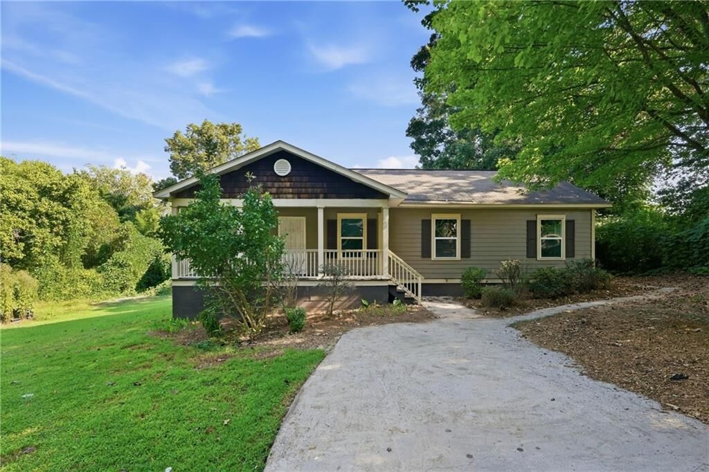 Property Photo:  1668 Oak Knoll Circle SE  GA 30315 