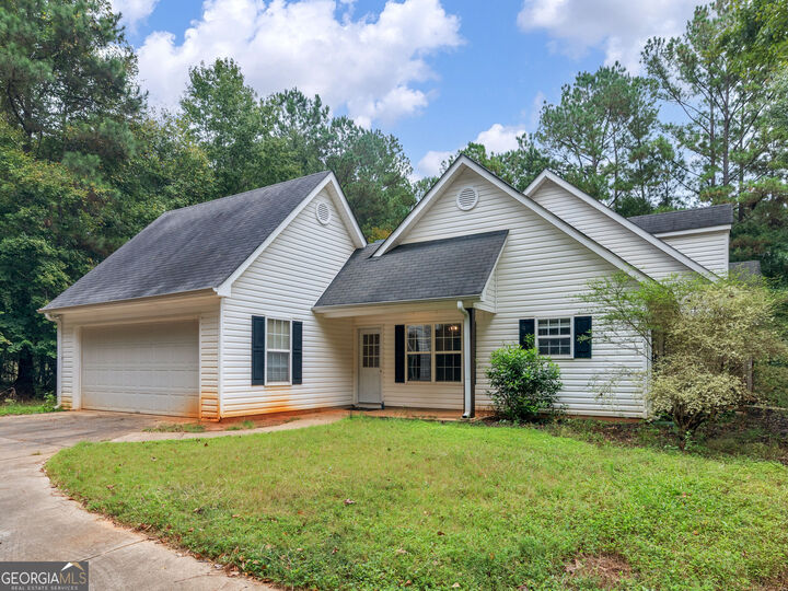 Property Photo: 207 Cobblestone Lane GA 30252