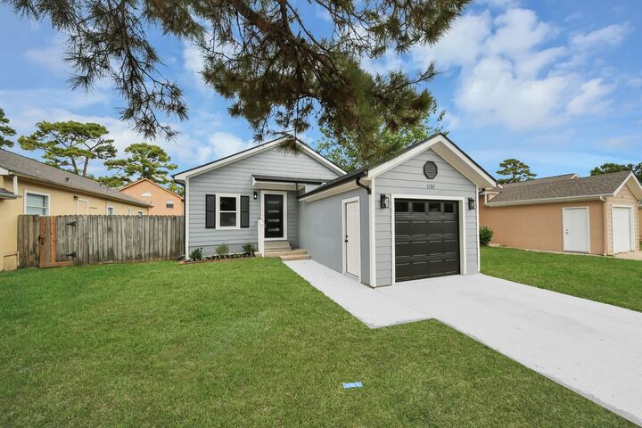 Property Photo: 11707 Greenglen Drive TX 77044