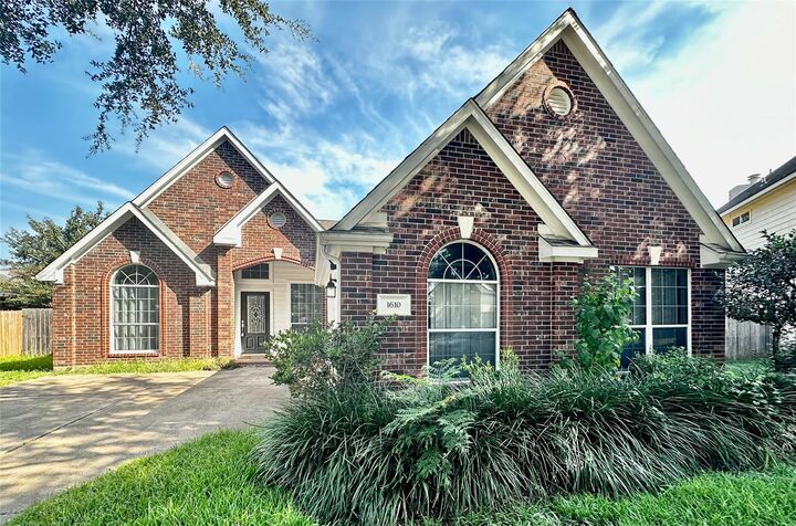 Property Photo:  1610 Parkview Lane  TX 77459 