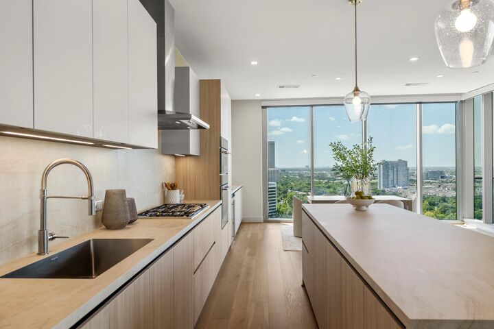 Property Photo:  1711 Allen Parkway 2001  TX 77019 