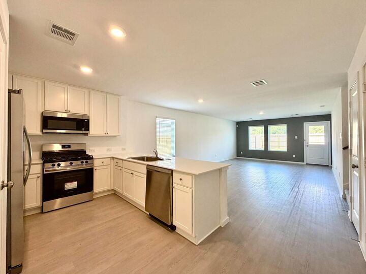 Property Photo:  335 Ice Shore Trail  TX 77535 