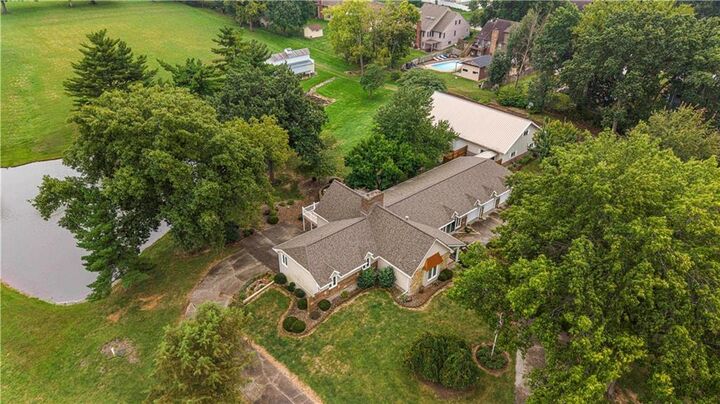 Property Photo:  2303 Lynn Road  MO 64024 