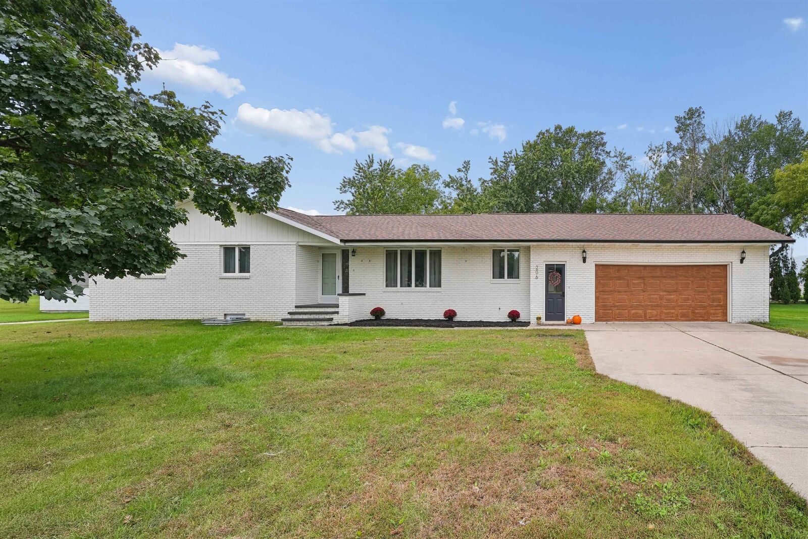 Property Photo: 206 5th St N IA 50629