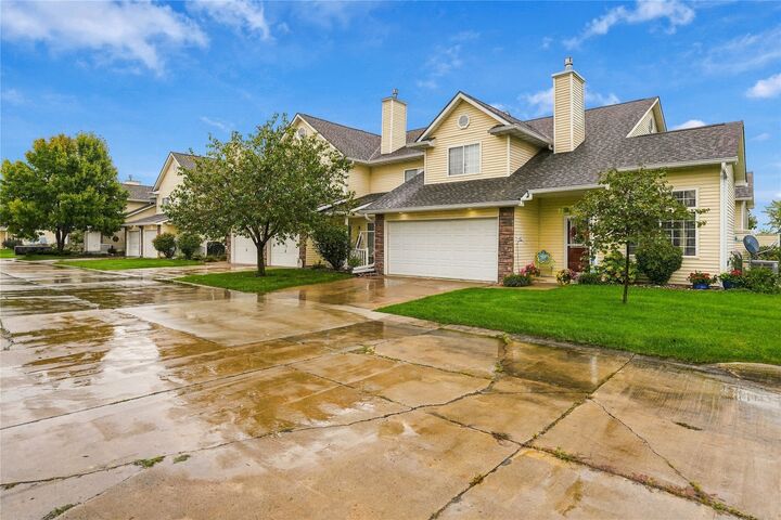 Property Photo: 1517 SE Delaware Avenue 4 IA 50021