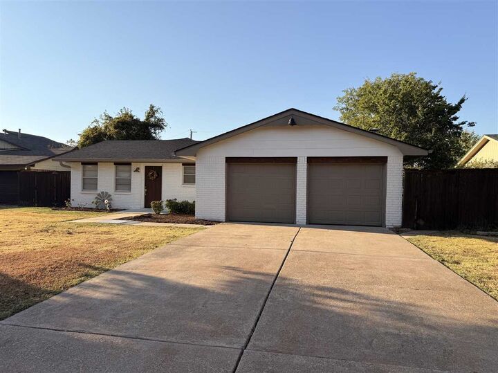 Property Photo: 7306 NW Compass Ave OK 73505
