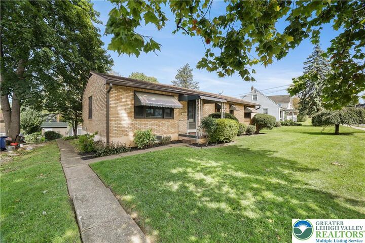 Property Photo:  1539 Spring Garden Street  PA 18042 