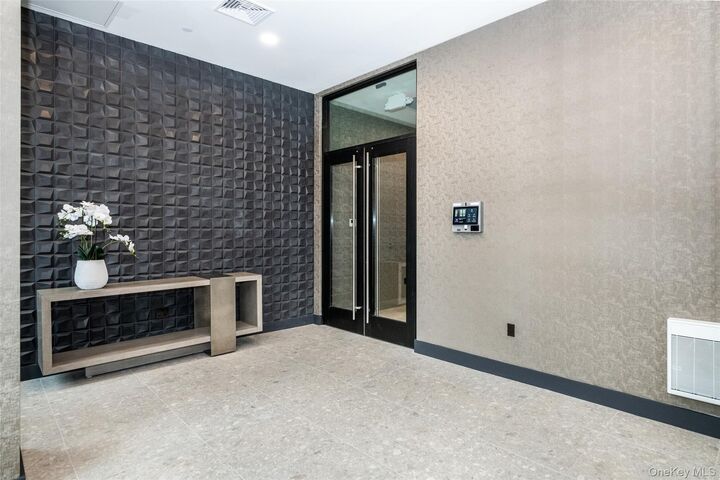 Property Photo: 15 Parkview Avenue 514 NY 10708