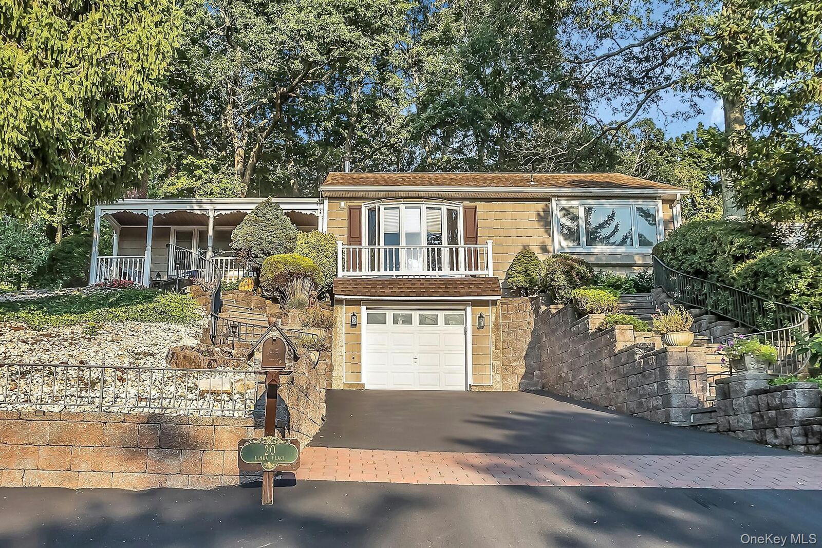 Property Photo:  20 Linda Place  NY 11743 
