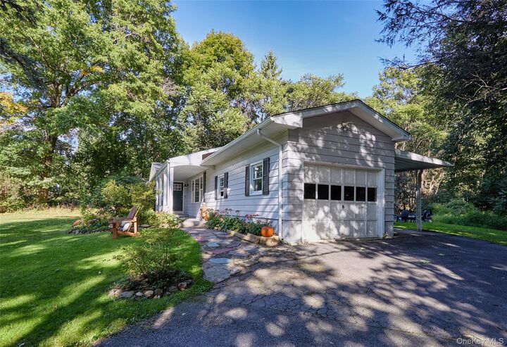 Property Photo:  9 Red Oaks Mill Road  NY 12603 