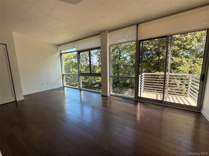 Property Photo:  250 S Central Park Avenue 4I  NY 10530 