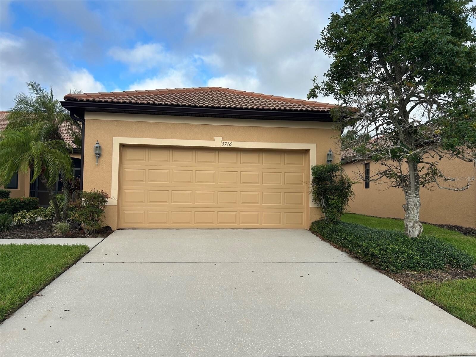 Property Photo:  5716 Eden Falls Place  FL 33572 