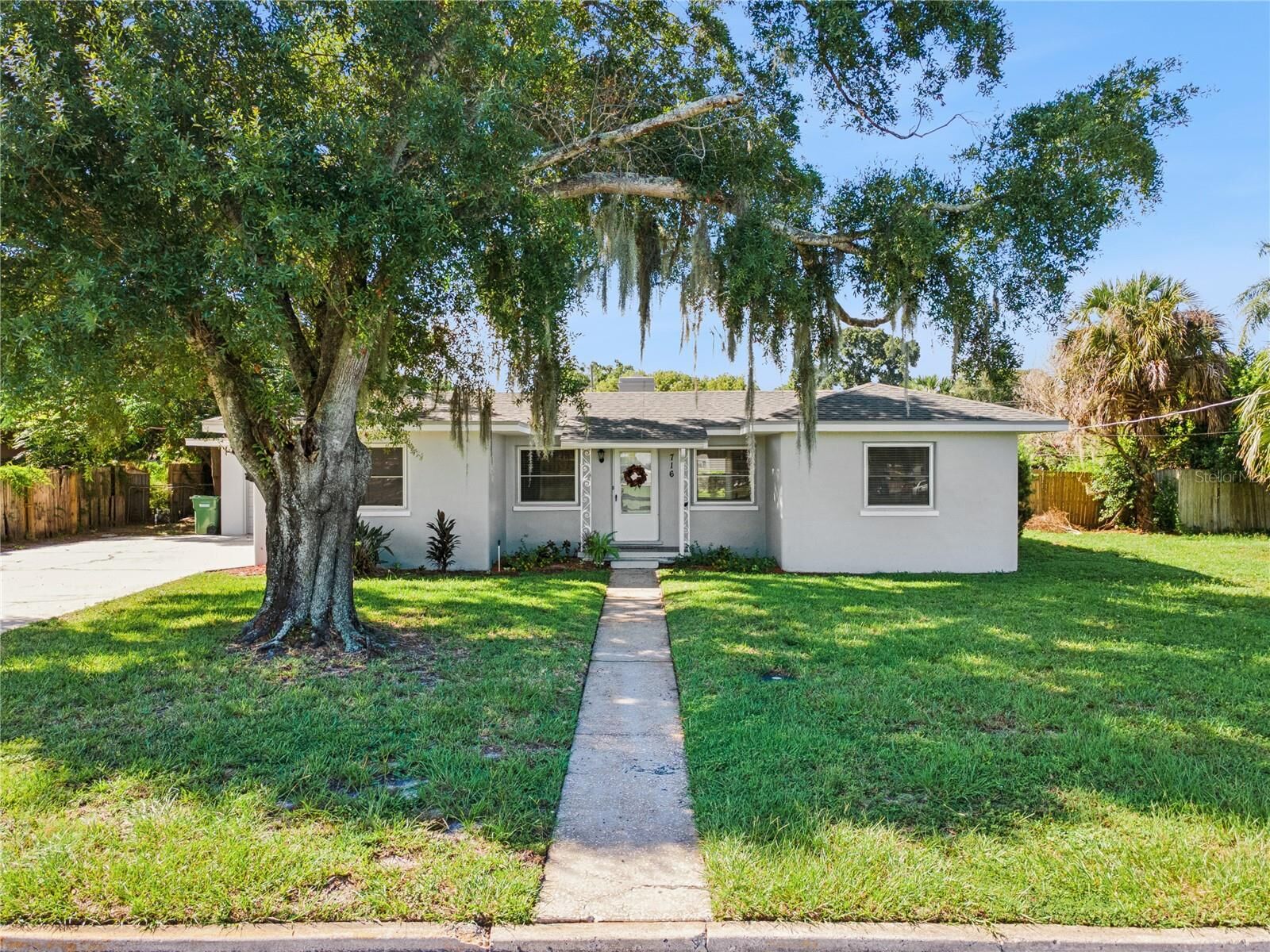 Property Photo:  716 Avenue I NE  FL 33881 