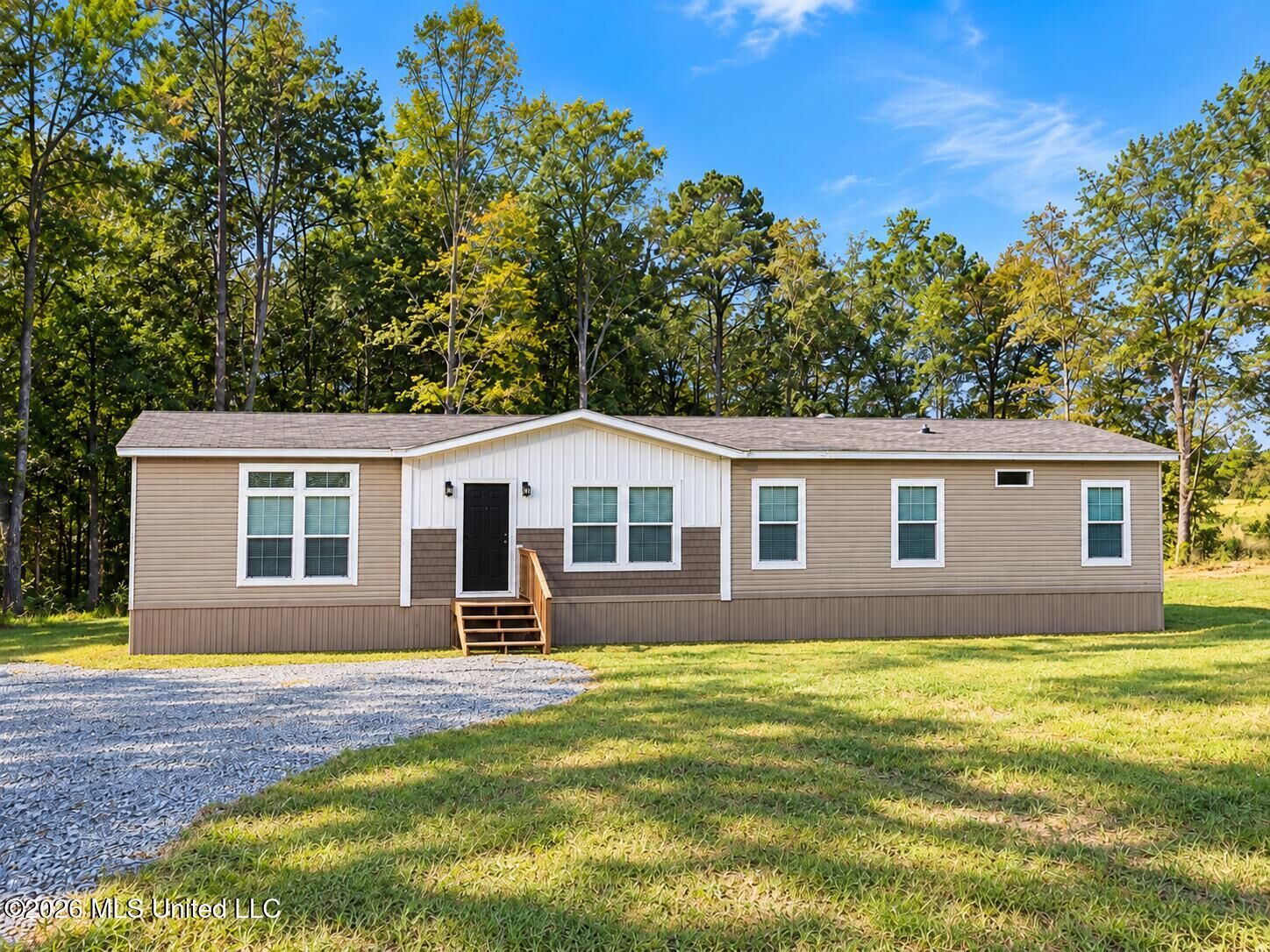 Property Photo:  1862 Mallalieu Drive  MS 39662 