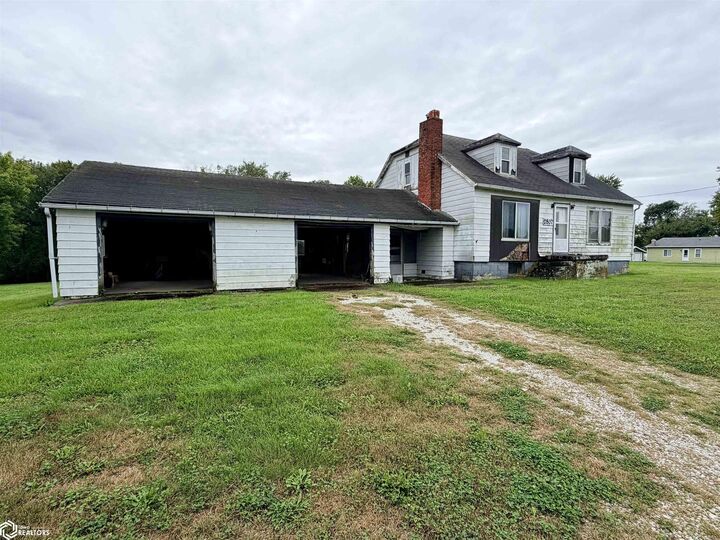 Property Photo: 2807 S 7th Street IA 52632