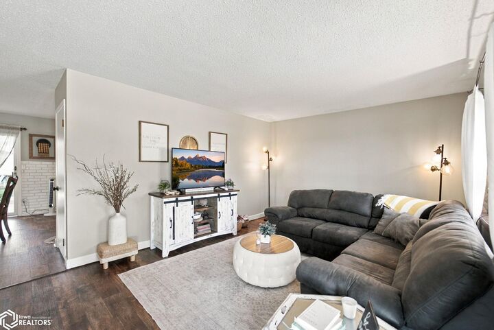 Property Photo:  7 Parkwood Place  IA 50438 