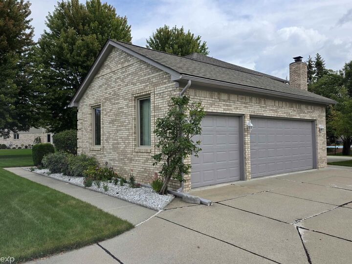 Property Photo: 47630 Robins Nest Drive MI 48315-5019