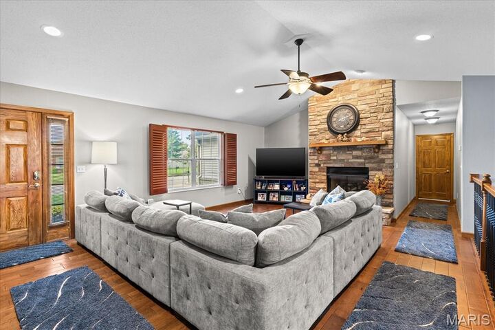 Property Photo:  929 Millikin Drive  IL 62208 