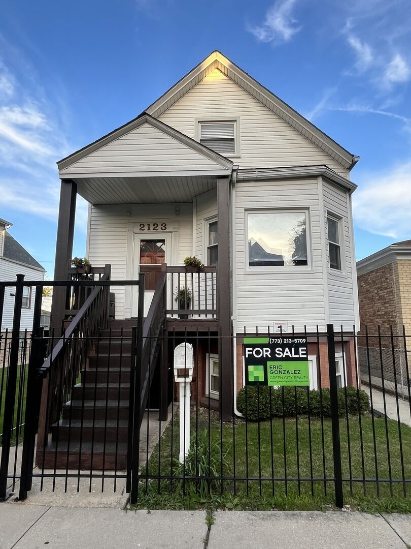 Property Photo:  2123 N Karlov Avenue  IL 60639 