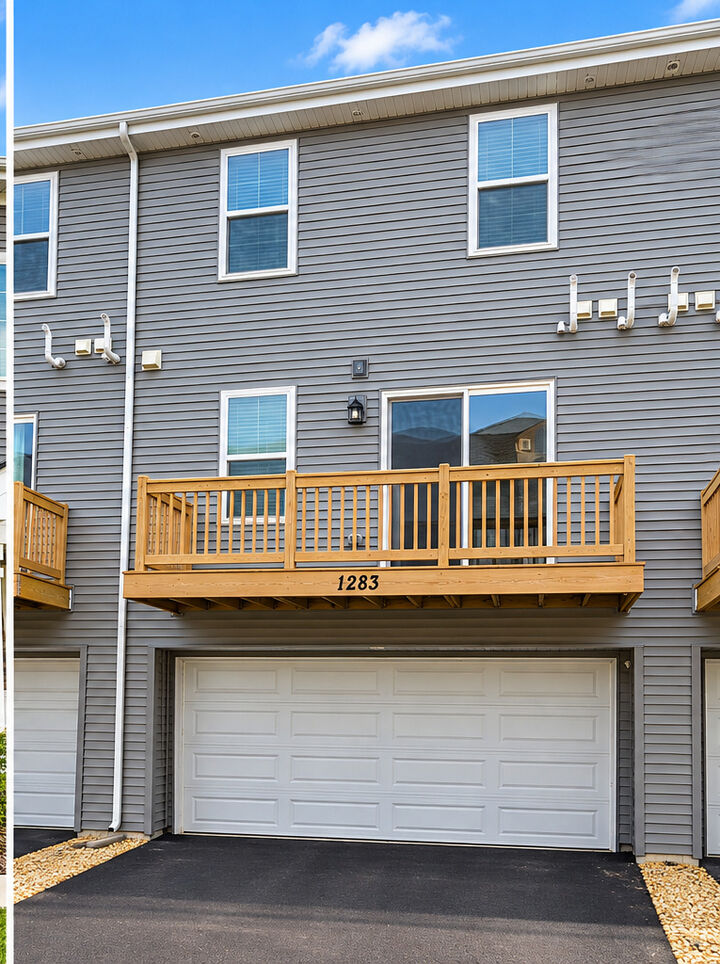 Property Photo: 1283 Foxglove Drive IL 60103