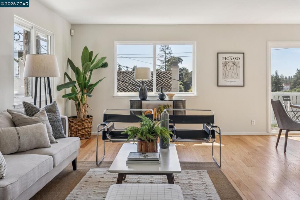 Property Photo:  1016 Norwood Ave  CA 94610-1836 