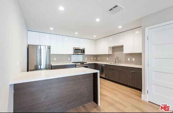 Property Photo: 1906 Overland Avenue 203 CA 90025