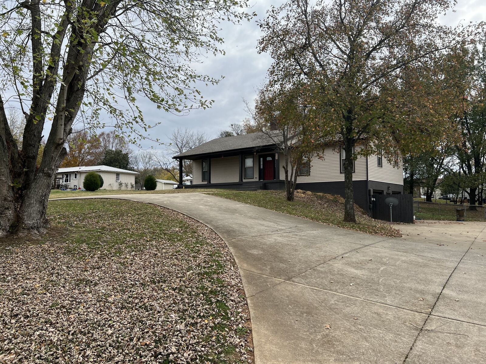 Property Photo:  916 Rossview Rd  TN 37043 